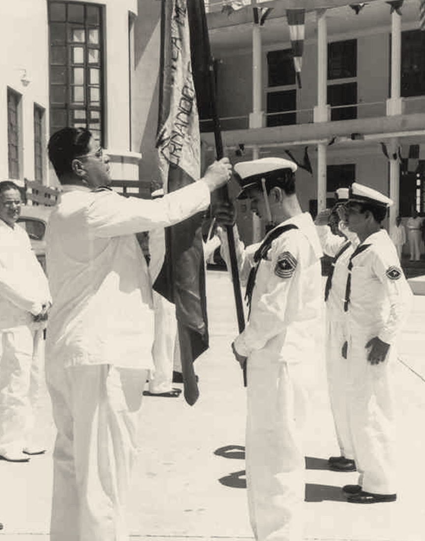 Entrega de bandera mexicana