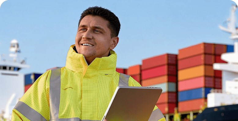 Profesores expertos en comercio marítimo global.