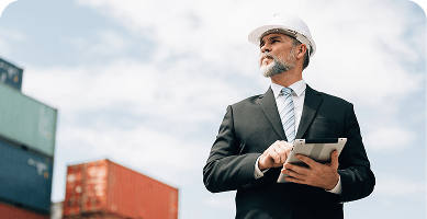 Profesores expertos en comercio marítimo global.